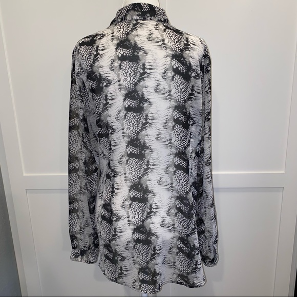 CABi #988 BLACK WHITE SNAKESKIN Button Up Long Sleeve Blouse M - Picture 8 of 13
